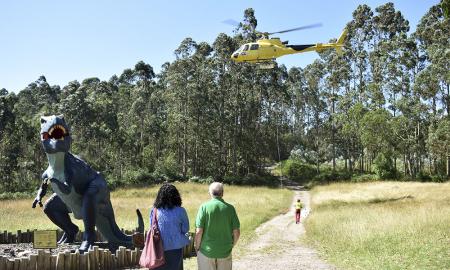 Imagen El MUJA recupera los restos fósiles de un gran dinosaurio en los acantilados de Ribadesella