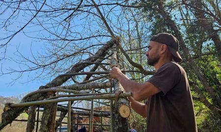 Imagen Construir cabañas castreñas, del 2 al 4 de abril en el Parque de la Prehistoria de Teverga
