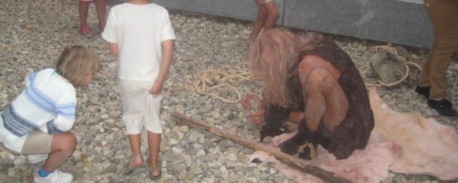 Ir a Imagen Completo el pase del 25 de octubre para la visita en clave de humor con hombre Cro-Magnon